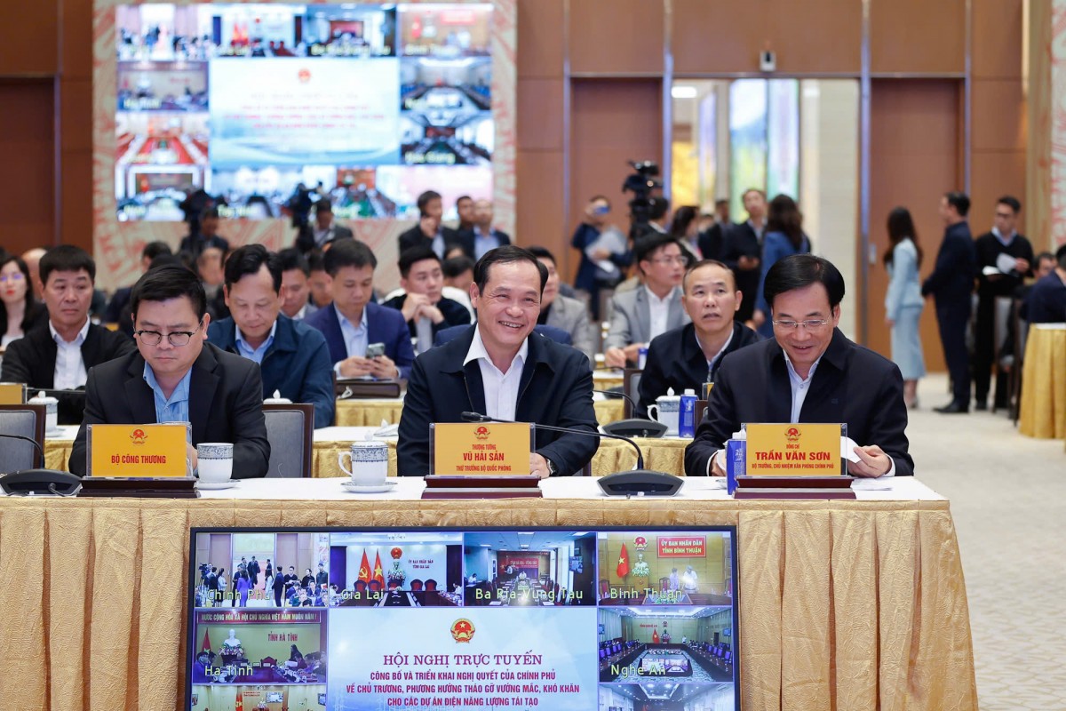 Thủ tướng chủ trì Hội nghị trực tuyến tháo gỡ khó khăn cho các dự án năng lượng tái tạo Thủ tướng chủ trì Hội nghị trực tuyến tháo gỡ khó khăn cho các dự án năng lượng tái tạo