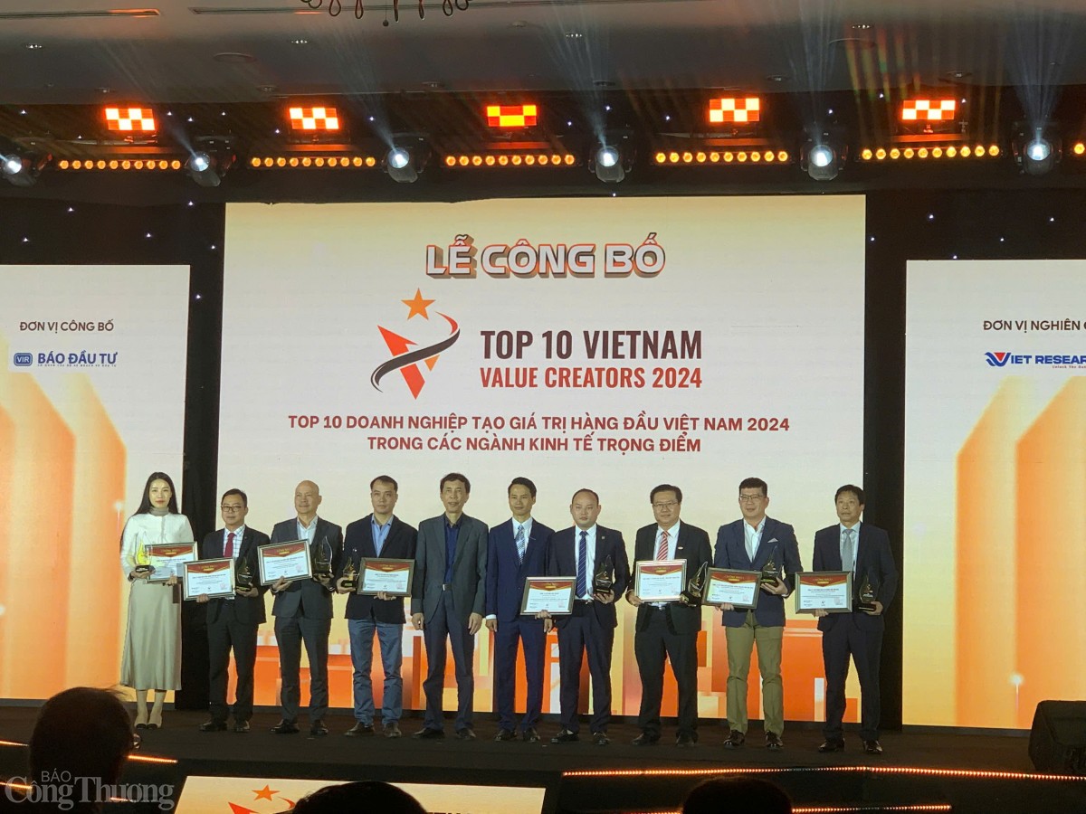 Công bố Top 10 doanh nghiệp tạo giá trị hàng đầu Việt Nam năm 2024 trong các ngành kinh tế trọng điểm. Ảnh: NH Công bố Top 10 doanh nghiệp tạo giá trị hàng đầu Việt Nam năm 2024 trong các ngành kinh tế trọng điểm. Ảnh: NH