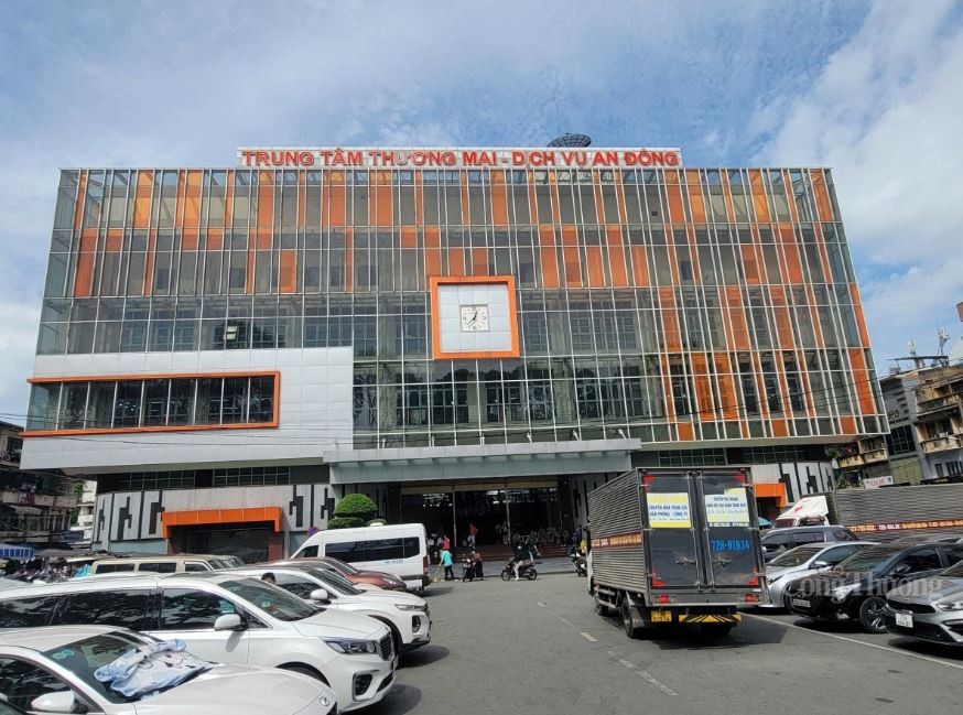 Chợ thời trang lớn nhất TP. Hồ Chí Minh vắng khách dịp cuối năm Chợ thời trang lớn nhất TP. Hồ Chí Minh vắng khách dịp cuối năm