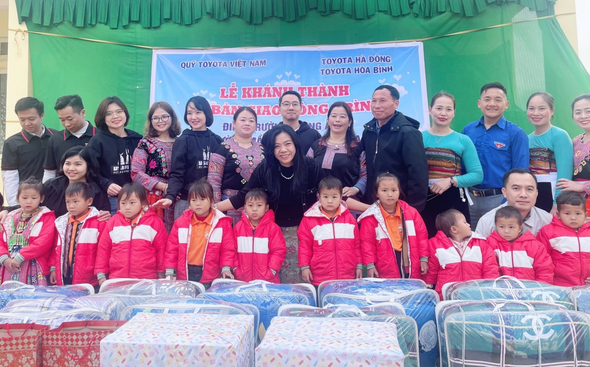 bàn giao điểm Trường mầm non Hang Kia (Mai Châu, Hòa Bình) bàn giao điểm Trường mầm non Hang Kia (Mai Châu, Hòa Bình)