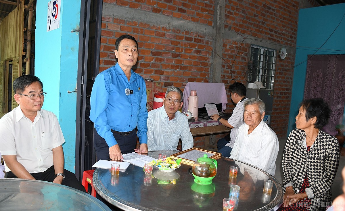 Sẻ chia yêu thương với các hộ nghèo, khó khăn về nhà ở