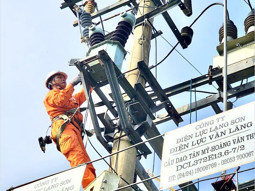 Công ty Điện lực Lạng Sơn: Tặng tivi, lắp đèn năng lượng mặt trời trong tháng tri ân khách hàng Công ty Điện lực Lạng Sơn: Tặng tivi, lắp đèn năng lượng mặt trời trong tháng tri ân khách hàng