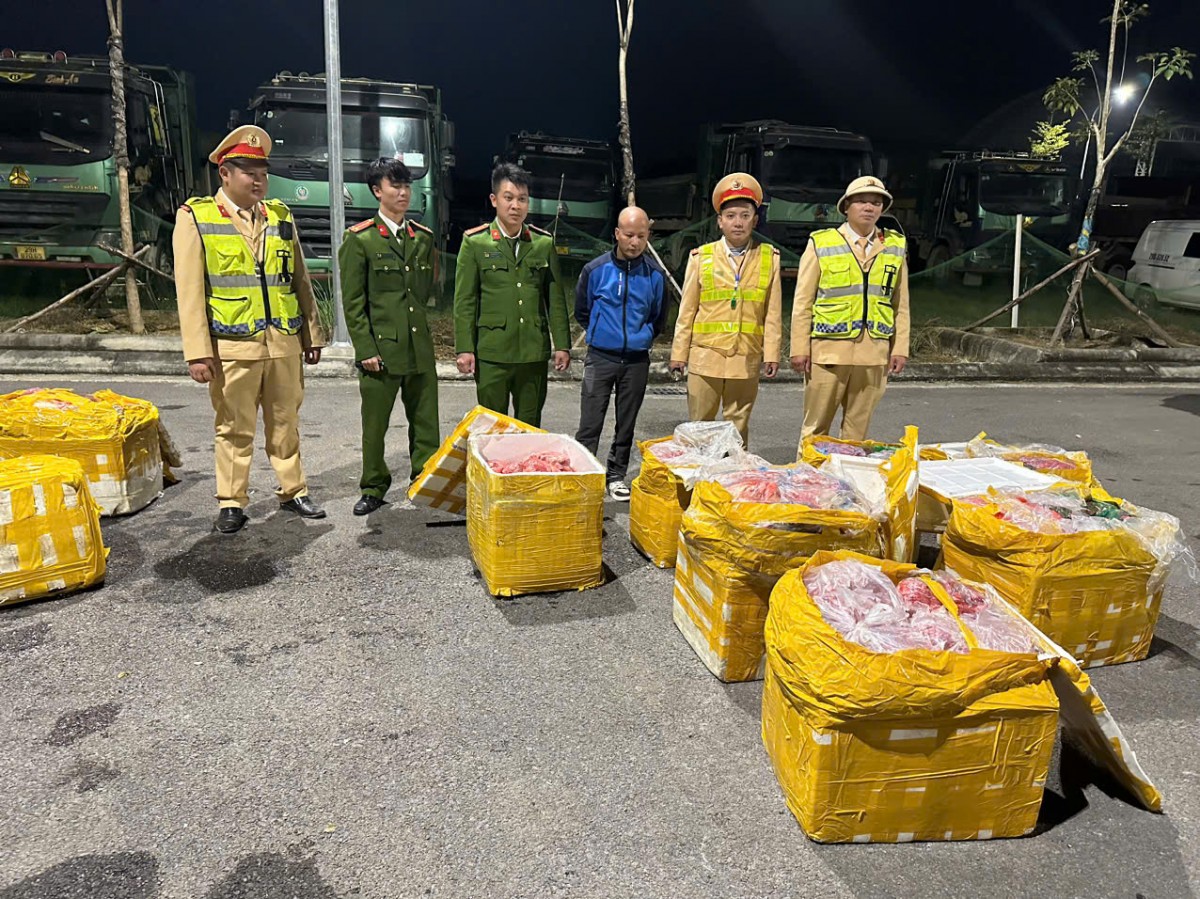 Hoà Bình: Thu giữ gần 1 tấn nội tạng hôi thối khi đang đi tiêu thụ Hoà Bình: Thu giữ gần 1 tấn nội tạng hôi thối khi đang đi tiêu thụ