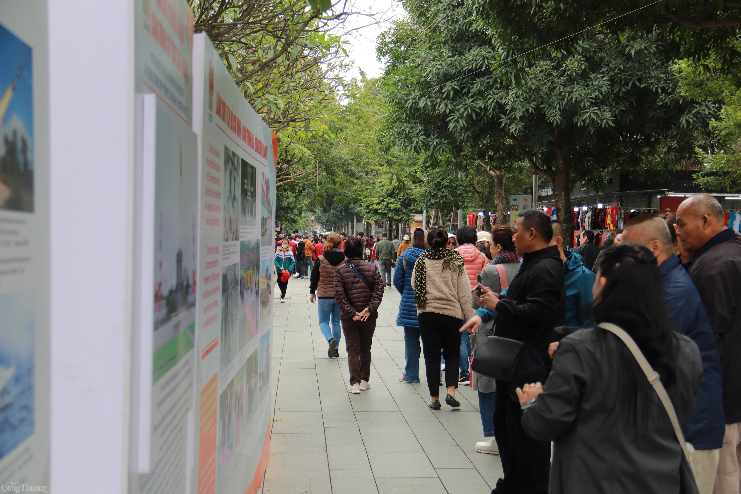 “Triển lãm là một sự kiện văn hóa, lịch sử ý nghĩa, không chỉ mang đến cho tôi những kiến thức bổ ích mà còn mang đến những cảm xúc sâu sắc, khơi dậy lòng tự hào, biết ơn và trách nhiệm đối với đất nước”, một người dân đến tham quan triển lãm bày tỏ.