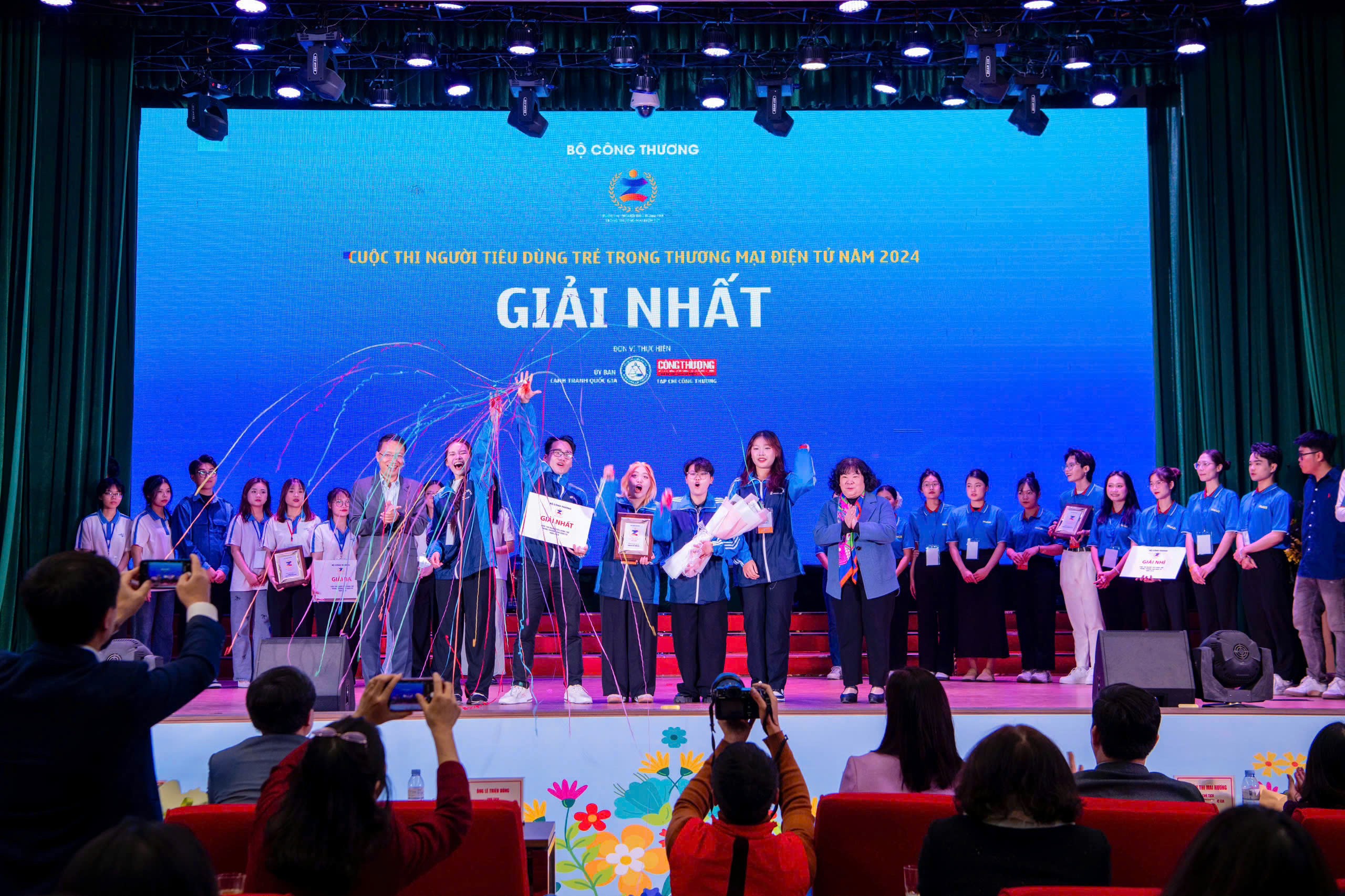 Tổng cục Quản lý thị trường giành giải Nhất cuộc thi Tuyên truyền pháp luật bảo vệ quyền lợi người tiêu dùng Tổng cục Quản lý thị trường giành giải Nhất cuộc thi Tuyên truyền pháp luật bảo vệ quyền lợi người tiêu dùng