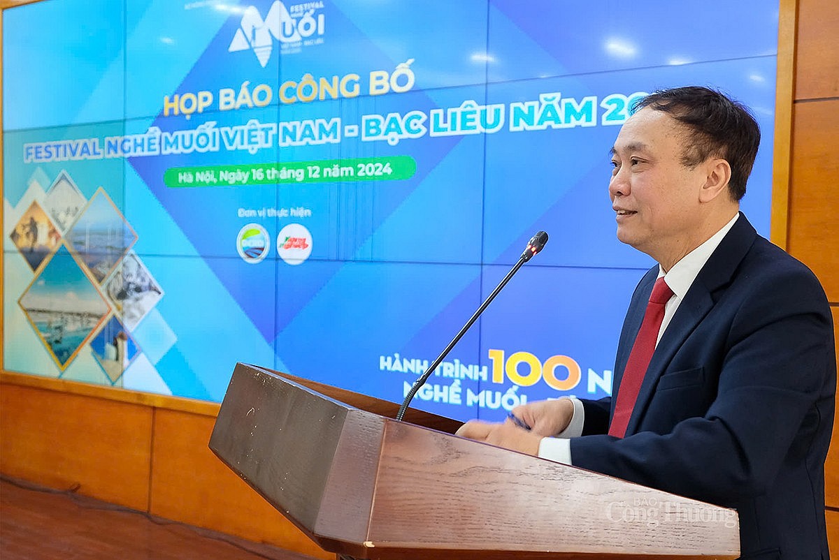 ông Lê Đức Thịnh – Cục trưởng Cục Kinh tế hợp tác và Phát triển nông thôn phát biểu tại buổi họp báo ông Lê Đức Thịnh – Cục trưởng Cục Kinh tế hợp tác và Phát triển nông thôn phát biểu tại buổi họp báo