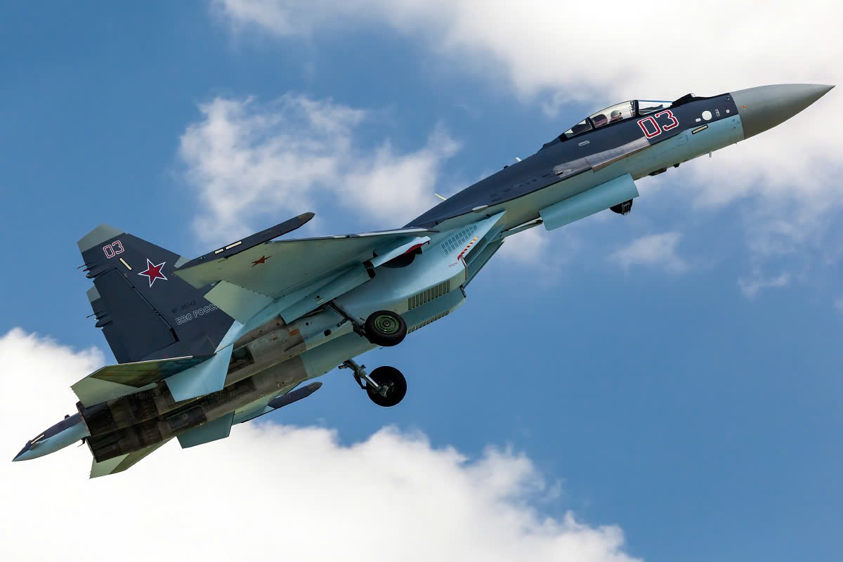 Su-35S được nhiều chuyên gia đánh giá là mạnh nhất trong biên chế không quân Nga, nhờ khả năng cơ động, trang bị nhiều cảm biến và vũ khí hiện đại. Ảnh: Lực lượng Không quân Vũ trụ Nga Su-35S được nhiều chuyên gia đánh giá là mạnh nhất trong biên chế không quân Nga, nhờ khả năng cơ động, trang bị nhiều cảm biến và vũ khí hiện đại. Ảnh: Lực lượng Không quân Vũ trụ Nga