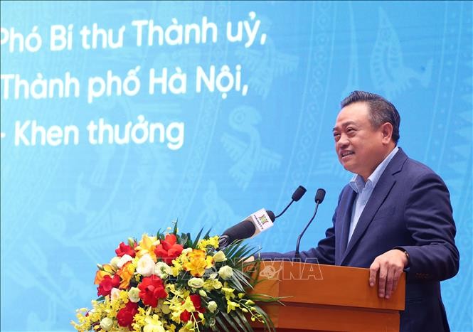 Chủ tịch UBND thành phố Trần Sỹ Thanh, Chủ tịch Hội đồng Thi đua - Khen thưởng thành phố Hà Nội phát biểu và phát động phong trào thi đua năm 2025. Ảnh: TTXVN Chủ tịch UBND thành phố Trần Sỹ Thanh, Chủ tịch Hội đồng Thi đua - Khen thưởng thành phố Hà Nội phát biểu và phát động phong trào thi đua năm 2025. Ảnh: TTXVN
