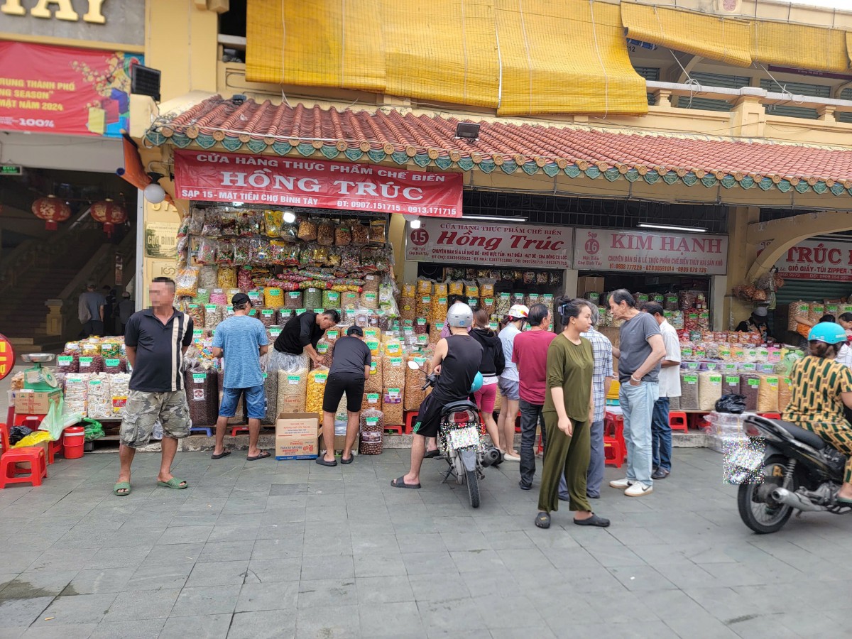 TP. Hồ Chí Minh: Chợ kẹo Bình Tây nhộp nhịp dịp cuối năm TP. Hồ Chí Minh: Chợ kẹo Bình Tây nhộp nhịp dịp cuối năm