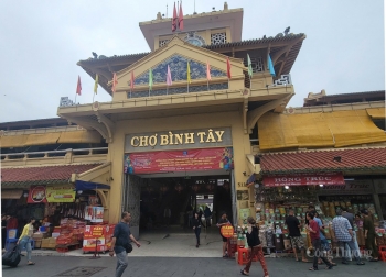 TP. Hồ Chí Minh: Chợ kẹo bánh Bình Tây nhộp nhịp dịp cuối năm