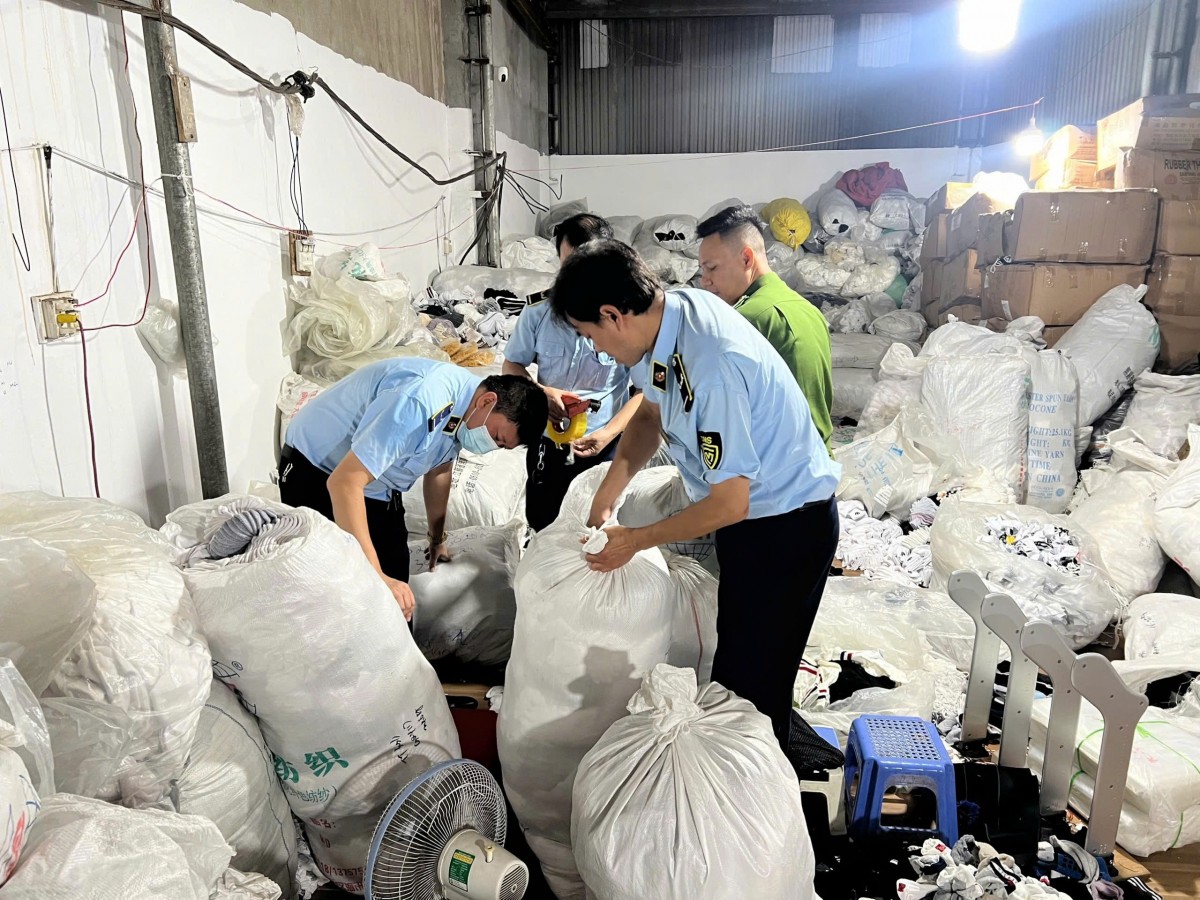 Hà Nội: Quyết liệt ngăn chặn vi phạm trên thương mại điện tử Hà Nội: Quyết liệt ngăn chặn vi phạm trên thương mại điện tử