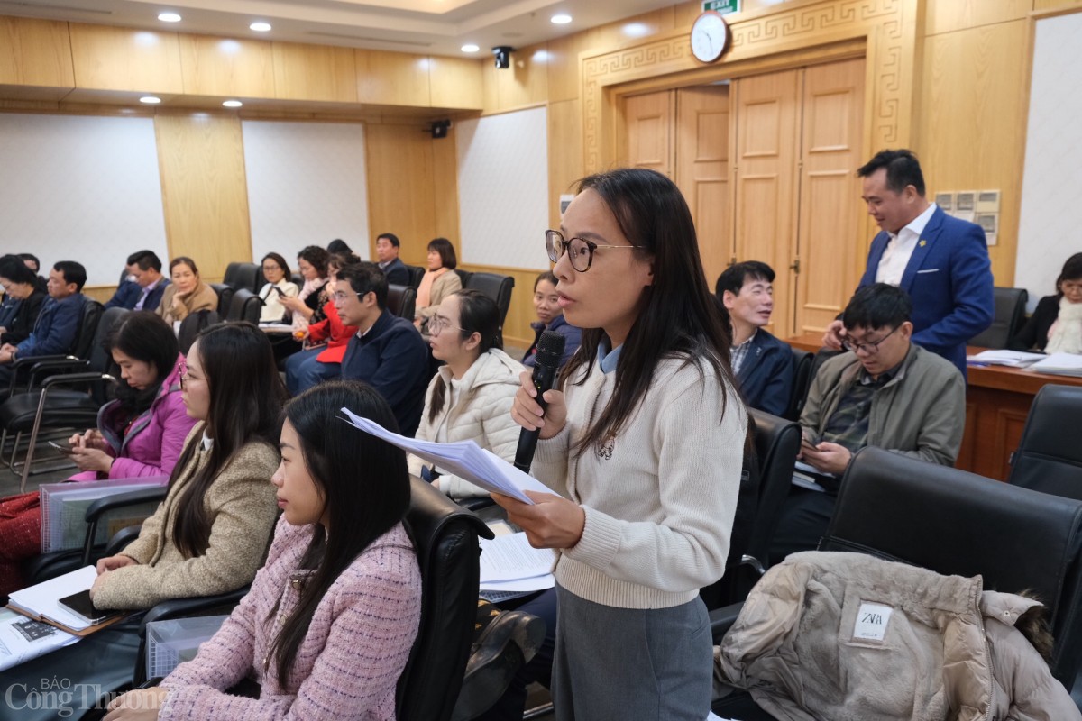 Đại biểu tại Hội nghị đặt câu hỏi về công tác tổ chức đại hội Đảng các cấp. Ảnh: Trần Đình Đại biểu tại Hội nghị đặt câu hỏi về công tác tổ chức đại hội Đảng các cấp. Ảnh: Trần Đình