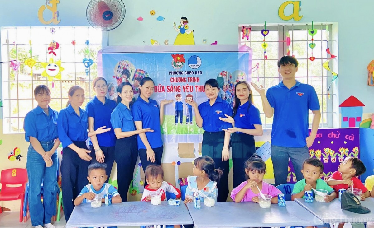 Những bữa ăn sáng ấm áp nâng bước trẻ em nghèo Gia Lai