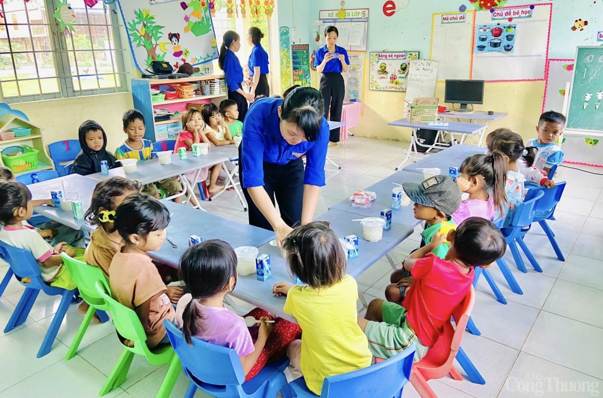 Những bữa ăn sáng ấm áp nâng bước trẻ em nghèo Gia Lai