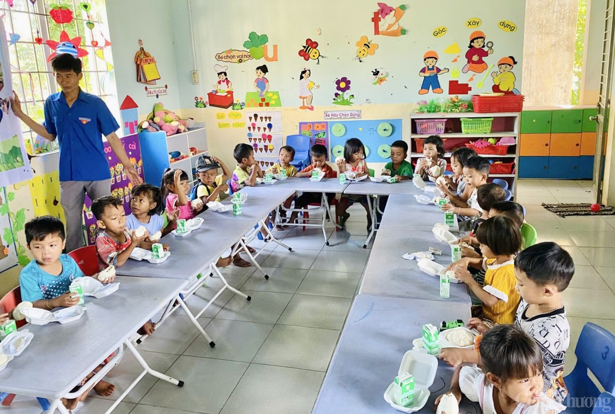 Những bữa ăn sáng ấm áp nâng bước trẻ em nghèo Gia Lai