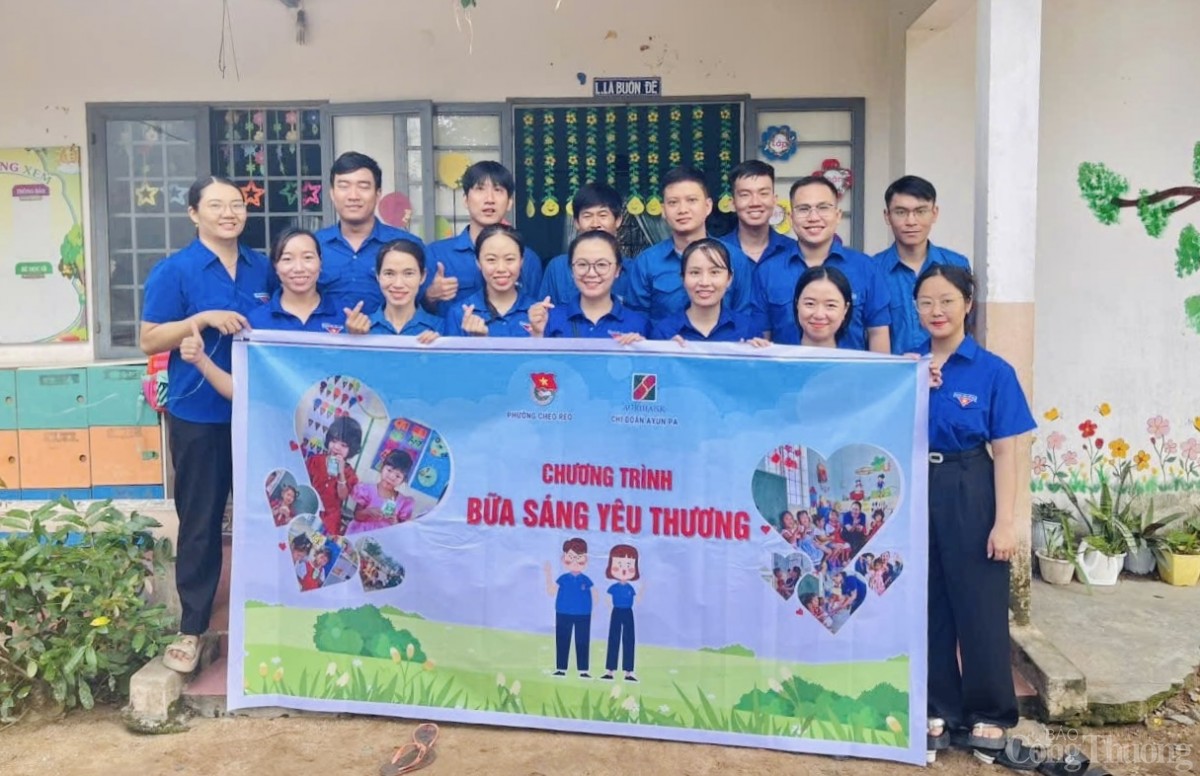 Những bữa ăn sáng ấm áp nâng bước trẻ em nghèo Gia Lai