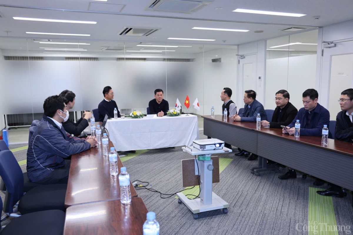 Bộ trưởng Nguyễn Hồng Diên tham quan, làm việc tại trụ sở tập đoàn sản xuất đồ uống hàng đầu thế giới Bộ trưởng Nguyễn Hồng Diên tham quan, làm việc tại trụ sở tập đoàn sản xuất đồ uống hàng đầu thế giới