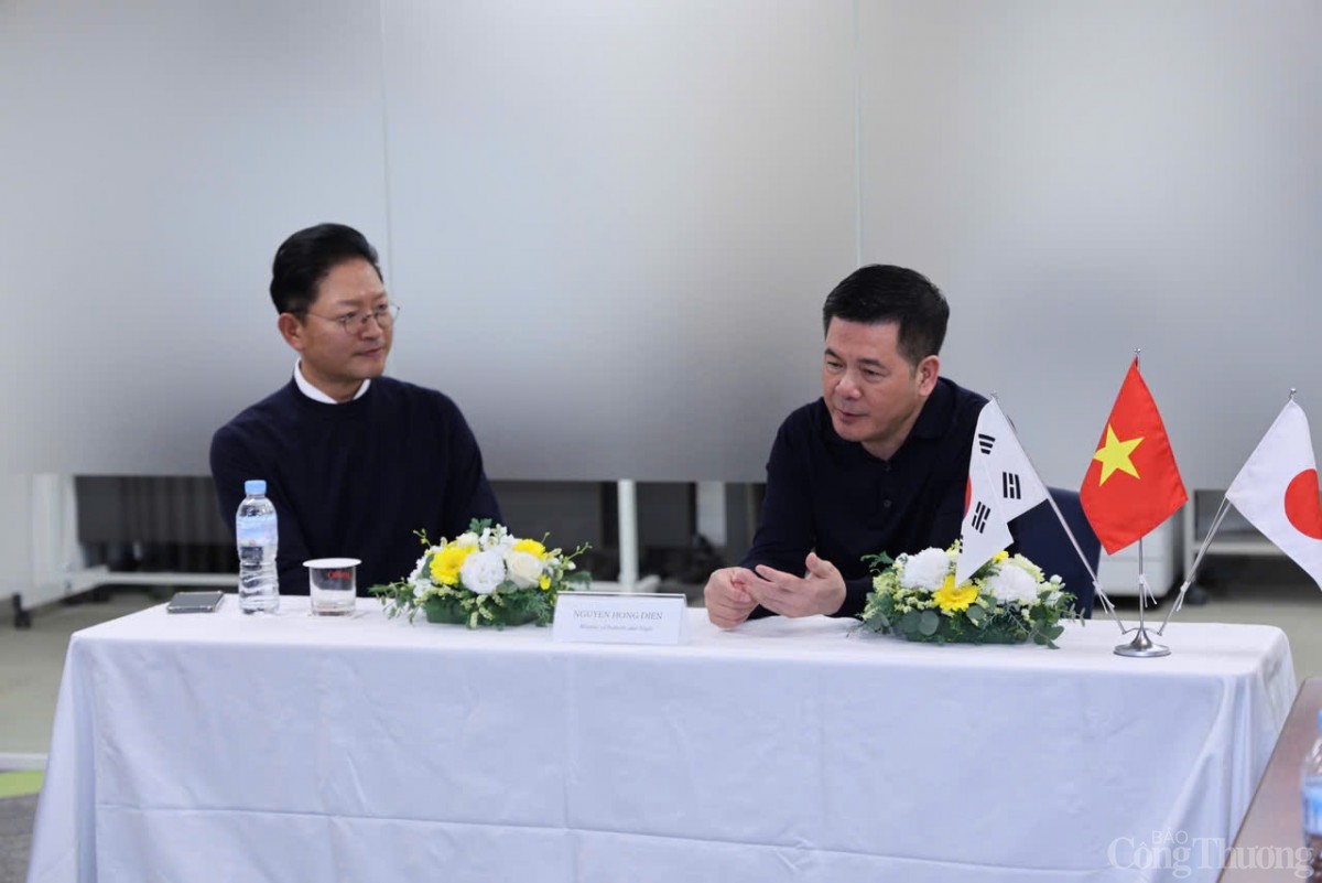 Bộ trưởng Nguyễn Hồng Diên tham quan, làm việc tại trụ sở tập đoàn sản xuất đồ uống hàng đầu thế giới Bộ trưởng Nguyễn Hồng Diên tham quan, làm việc tại trụ sở tập đoàn sản xuất đồ uống hàng đầu thế giới