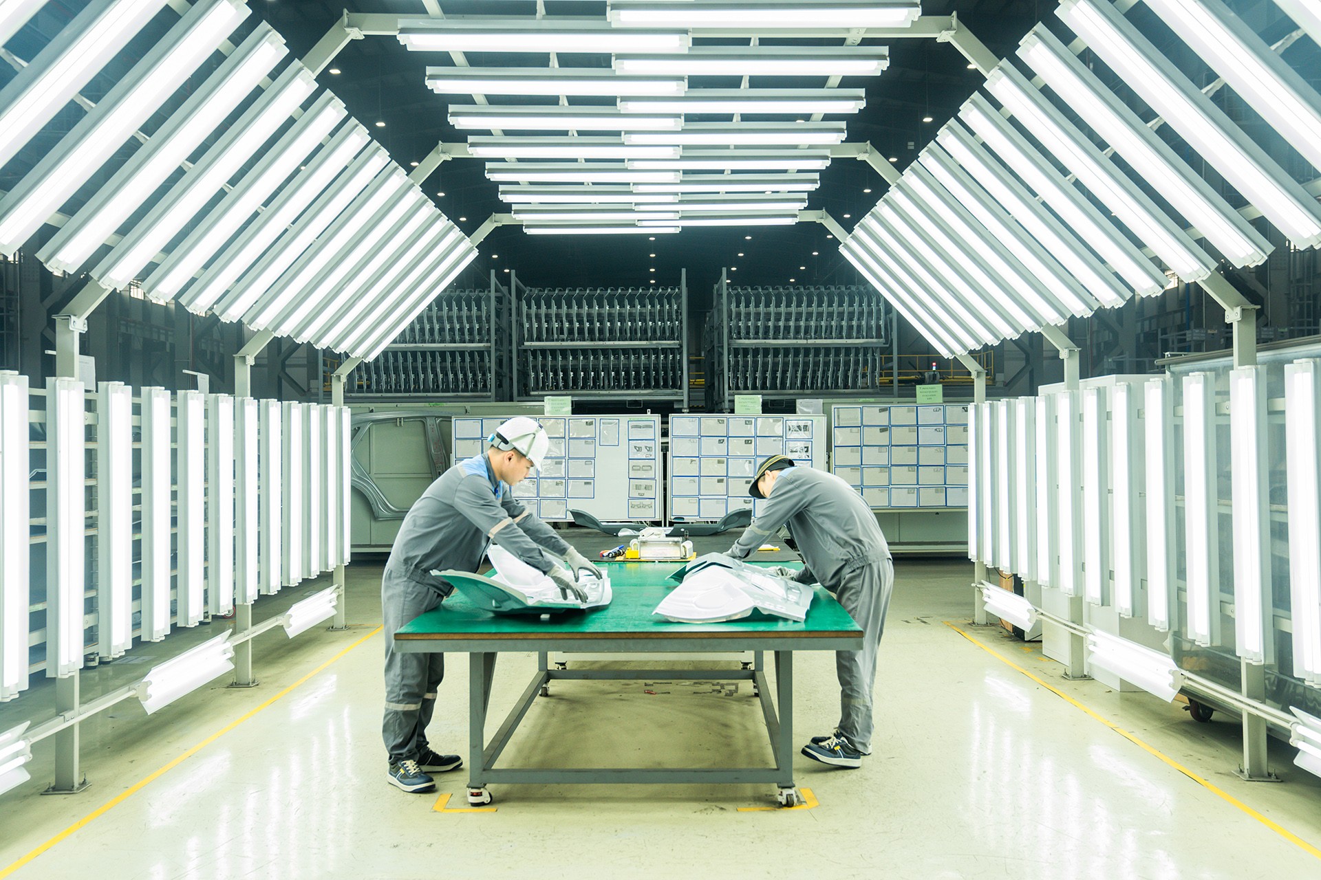 Hiện thực hóa mục tiêu nội địa hóa của ngành công nghiệp ô tô Việt Nam Hiện thực hóa mục tiêu nội địa hóa của ngành công nghiệp ô tô Việt Nam