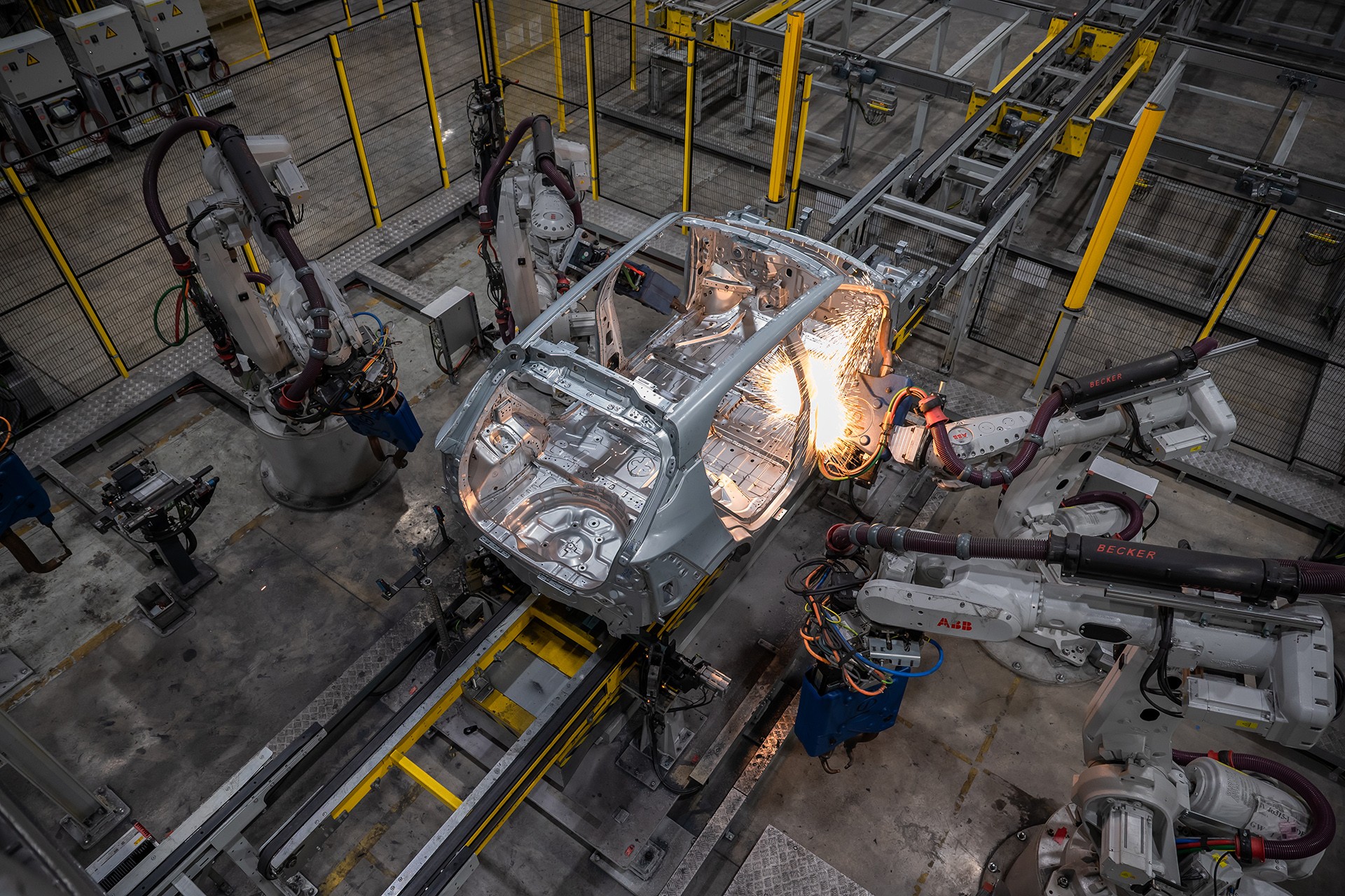 Hiện thực hóa mục tiêu nội địa hóa của ngành công nghiệp ô tô Việt Nam Hiện thực hóa mục tiêu nội địa hóa của ngành công nghiệp ô tô Việt Nam