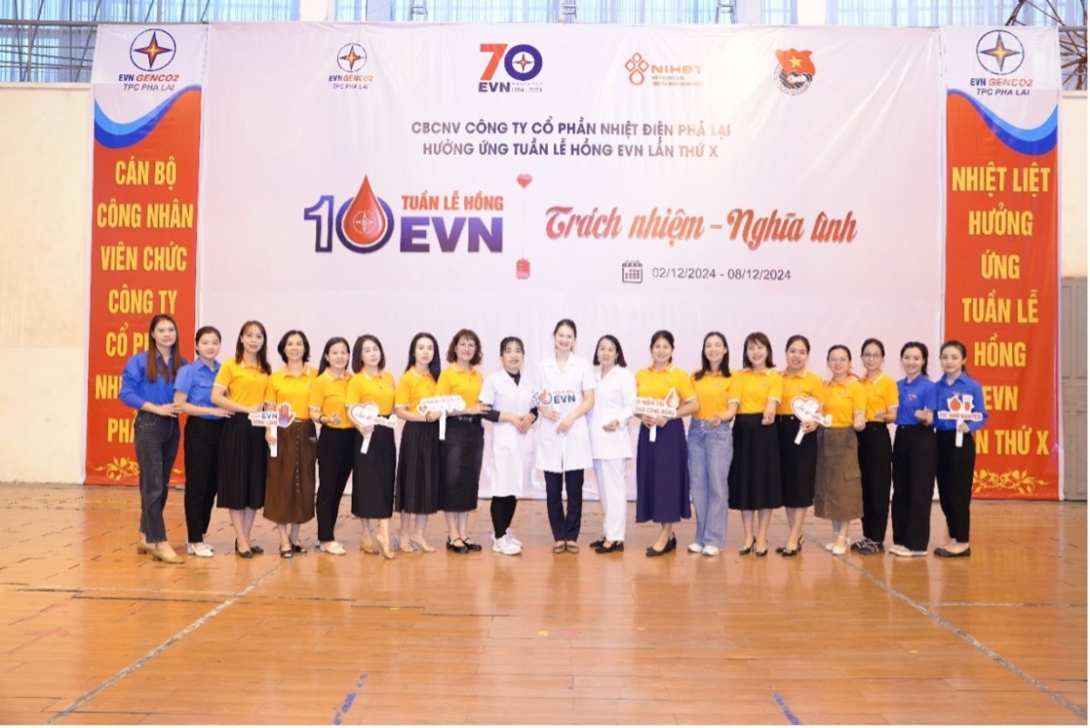 Cán bộ nhân viên Công ty Nhiệt điện Phả Lại tham gia chương trình Tuần lễ hồng EVN lần thứ X