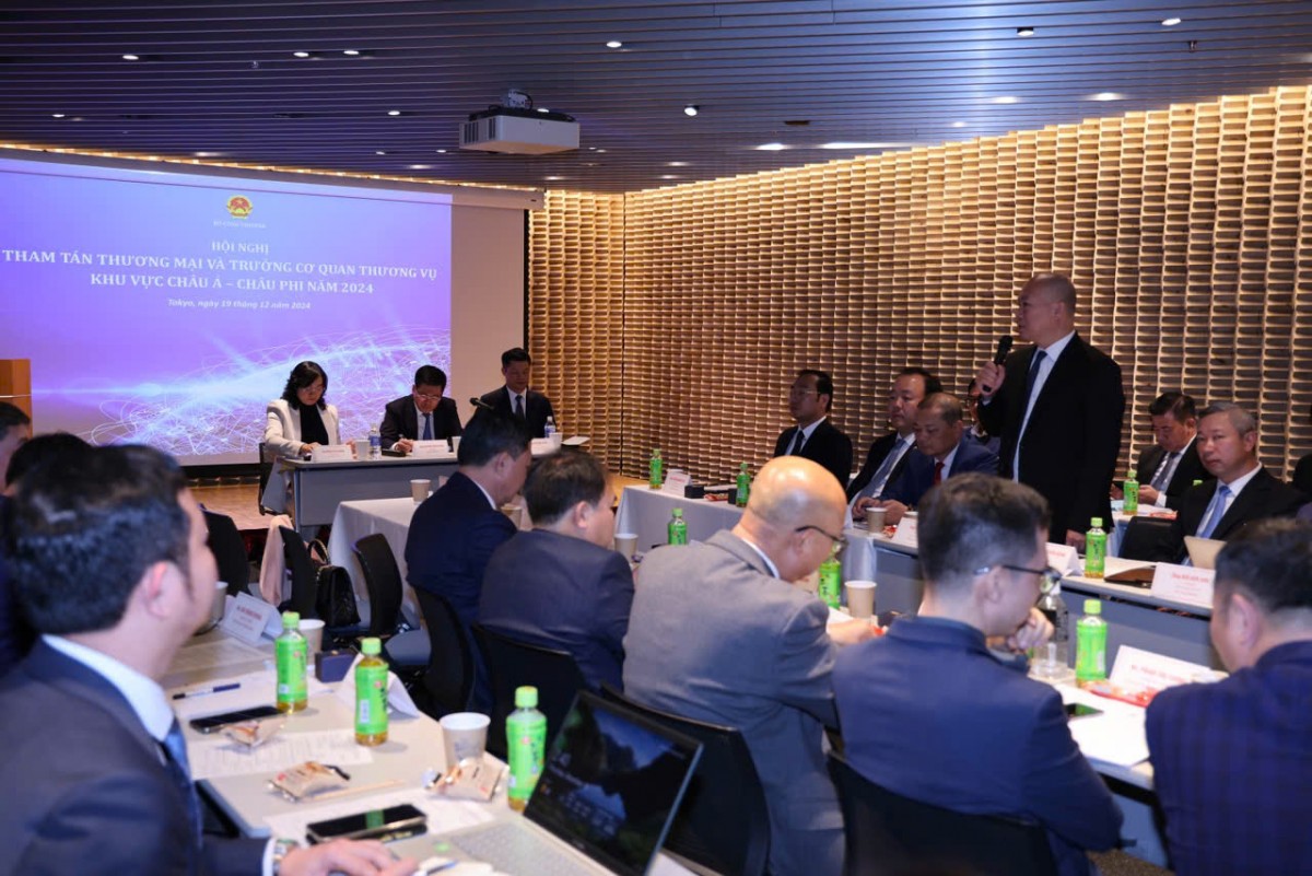 Hội nghị Tham tán thương mại khu vực châu Á - châu Phi năm 2024 có sự tham dự đông đảo của các Tham tán thương mại, Trưởng Cơ quan Thương vụ Việt Nam khu vực thị trường châu Á - châu Phi. Ảnh: Nguyên Minh Hội nghị Tham tán thương mại khu vực châu Á - châu Phi năm 2024 có sự tham dự đông đảo của các Tham tán thương mại, Trưởng Cơ quan Thương vụ Việt Nam khu vực thị trường châu Á - châu Phi. Ảnh: Nguyên Minh