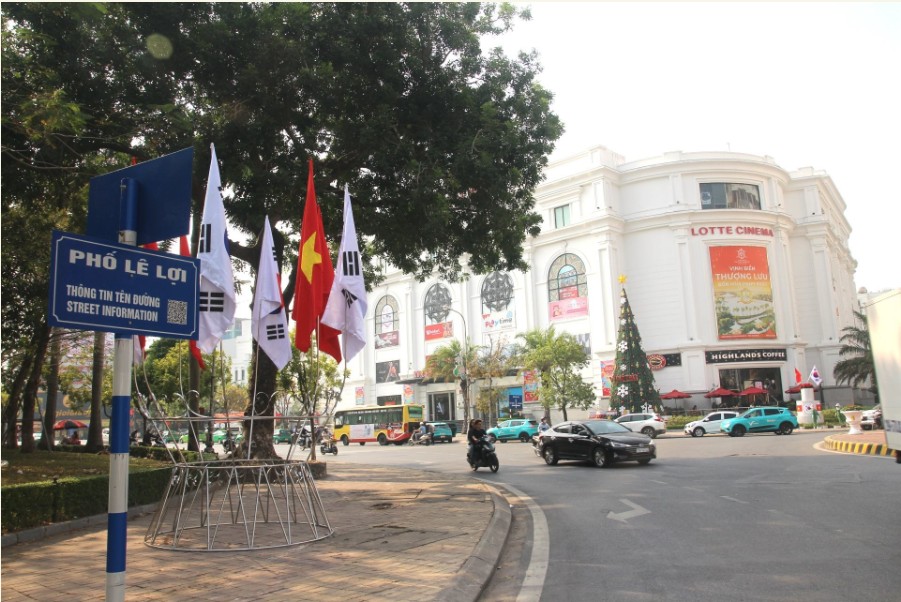 Việc quét mã QR giúp người dân thuận lợi trong việc tìm kiếm thông tin về các tuyến đường, tuyến phố trên địa bàn thành phố Thái Bình Việc quét mã QR giúp người dân thuận lợi trong việc tìm kiếm thông tin về các tuyến đường, tuyến phố trên địa bàn thành phố Thái Bình