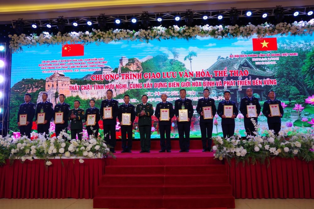 Giao lưu văn hóa lực lượng biên phòng Hà Giang và Vân Nam Giao lưu văn hóa lực lượng biên phòng Hà Giang và Vân Nam
