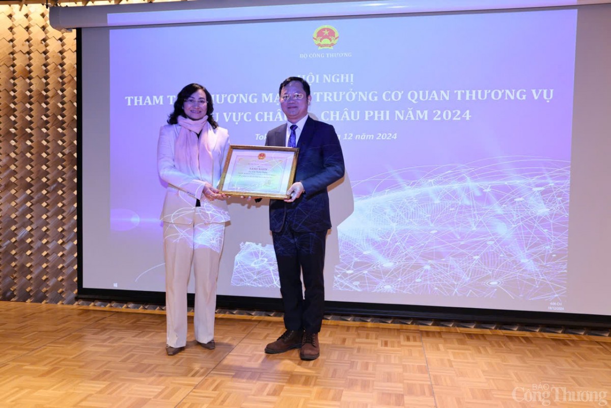 Bộ trưởng Nguyễn Hồng Diên: Thương vụ không chỉ là 'sứ giả' kinh tế mà còn là cầu nối hút đầu tư Bộ trưởng Nguyễn Hồng Diên: Thương vụ không chỉ là 'sứ giả' kinh tế mà còn là cầu nối hút đầu tư