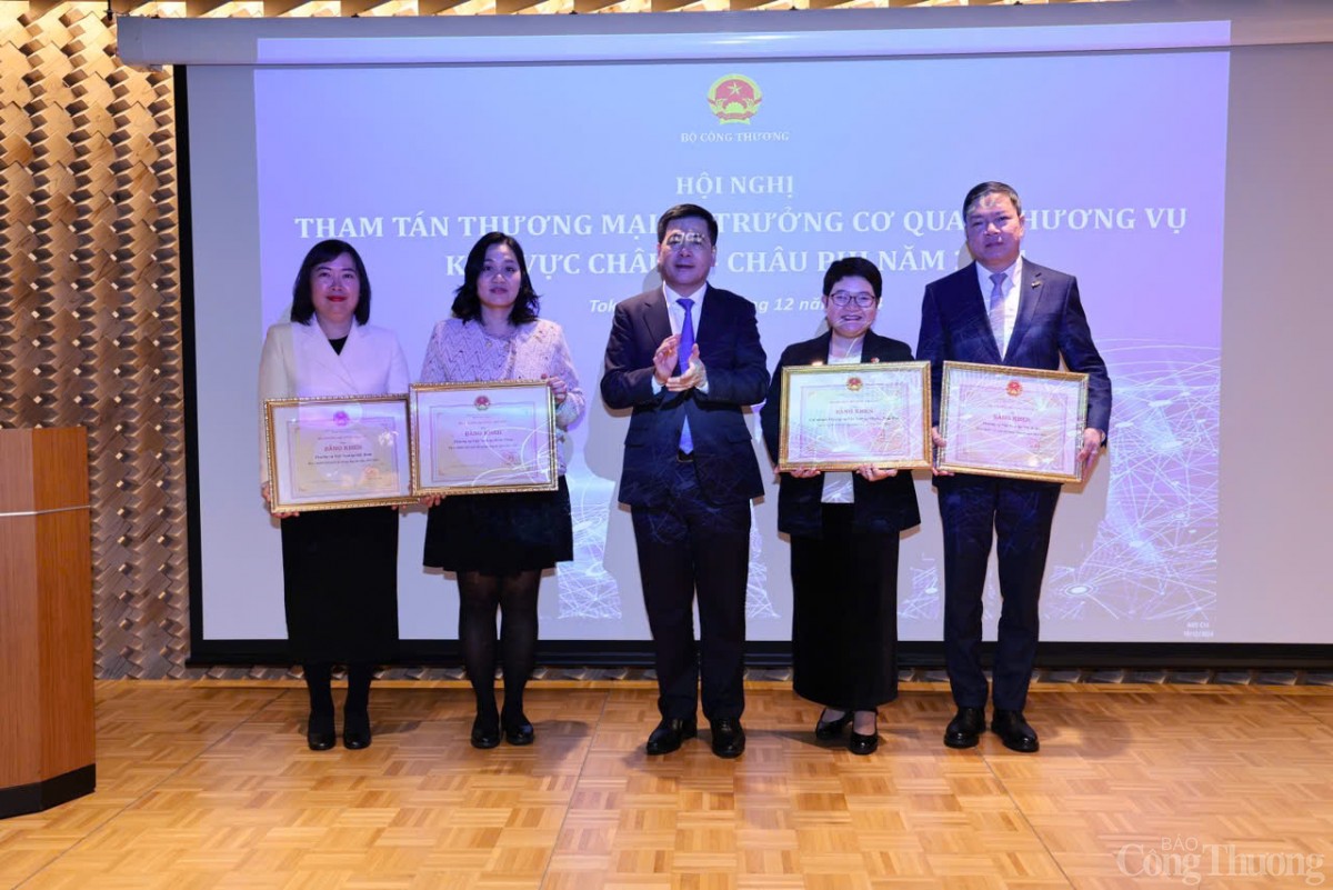 Bộ trưởng Nguyễn Hồng Diên: Thương vụ không chỉ là 'sứ giả' kinh tế mà còn là cầu nối hút đầu tư Bộ trưởng Nguyễn Hồng Diên: Thương vụ không chỉ là 'sứ giả' kinh tế mà còn là cầu nối hút đầu tư