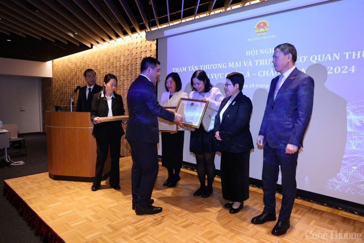 Bộ trưởng Nguyễn Hồng Diên: Thương vụ không chỉ là 'sứ giả' kinh tế mà còn là cầu nối hút đầu tư Bộ trưởng Nguyễn Hồng Diên: Thương vụ không chỉ là 'sứ giả' kinh tế mà còn là cầu nối hút đầu tư