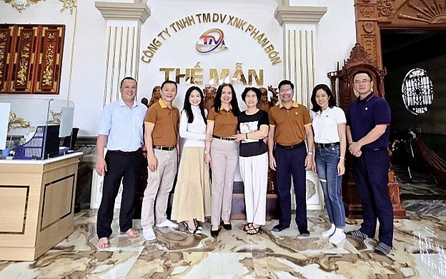 Đoàn trao đổi và chia sẻ những khó khăn và thách thức mà các nhà phân phối đang gặp phải Đoàn trao đổi và chia sẻ những khó khăn và thách thức mà các nhà phân phối đang gặp phải