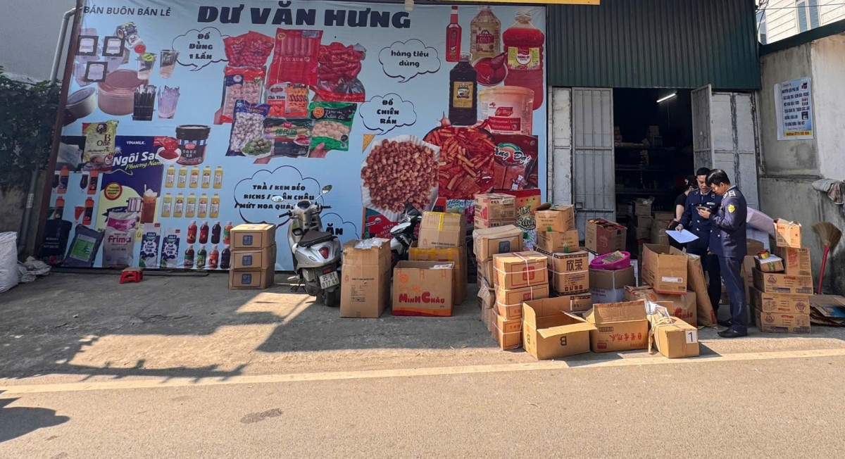 Ninh Bình: Xử phạt 34,5 triệu đồng hộ kinh doanh thực phẩm nhập lậu, không rõ nguồn gốc, xuất xứ Ninh Bình: Xử phạt 34,5 triệu đồng hộ kinh doanh thực phẩm nhập lậu, không rõ nguồn gốc, xuất xứ