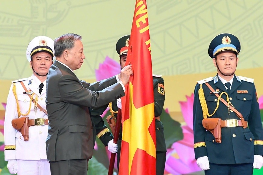 Thay mặt lãnh đạo Đảng, Nhà nước, Tổng Bí thư Tô Lâm trao Huân chương Hồ Chí Minh tặng Quân đội nhân dân Việt Nam Thay mặt lãnh đạo Đảng, Nhà nước, Tổng Bí thư Tô Lâm trao Huân chương Hồ Chí Minh tặng Quân đội nhân dân Việt Nam