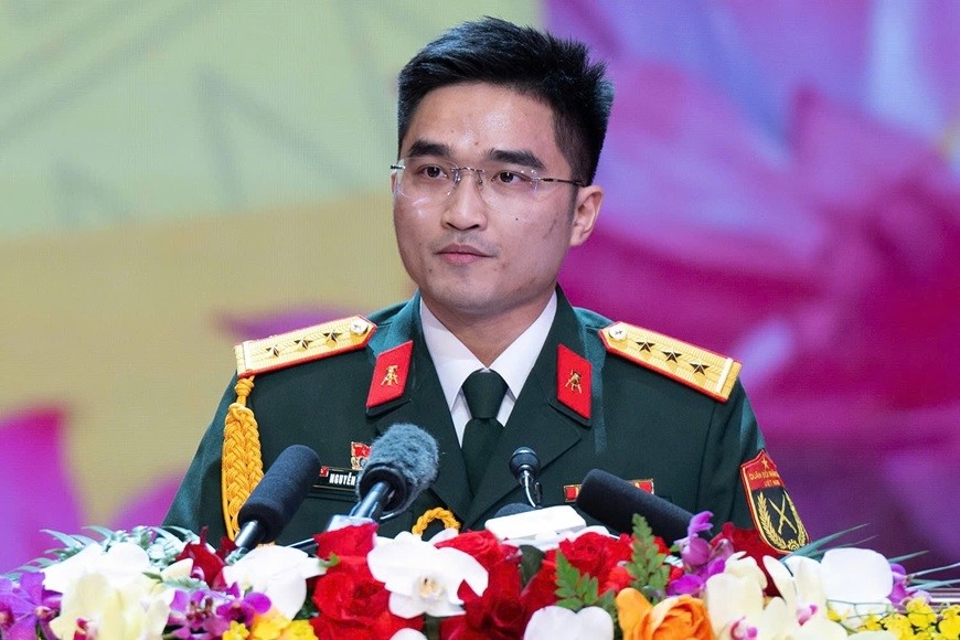 Thượng úy Nguyễn Tuấn Dũng, Trợ lý Phòng Kỹ thuật Công nghệ, Nhà máy Z131, Tổng cục Công nghiệp Quốc phòng biểu tại buổi Lễ Thượng úy Nguyễn Tuấn Dũng, Trợ lý Phòng Kỹ thuật Công nghệ, Nhà máy Z131, Tổng cục Công nghiệp Quốc phòng biểu tại buổi Lễ