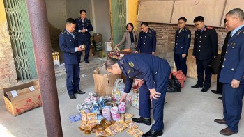 Cục Quản lý thị trường tỉnh Bắc Giang tiêu hủy lượng lớn hàng hóa vi phạm