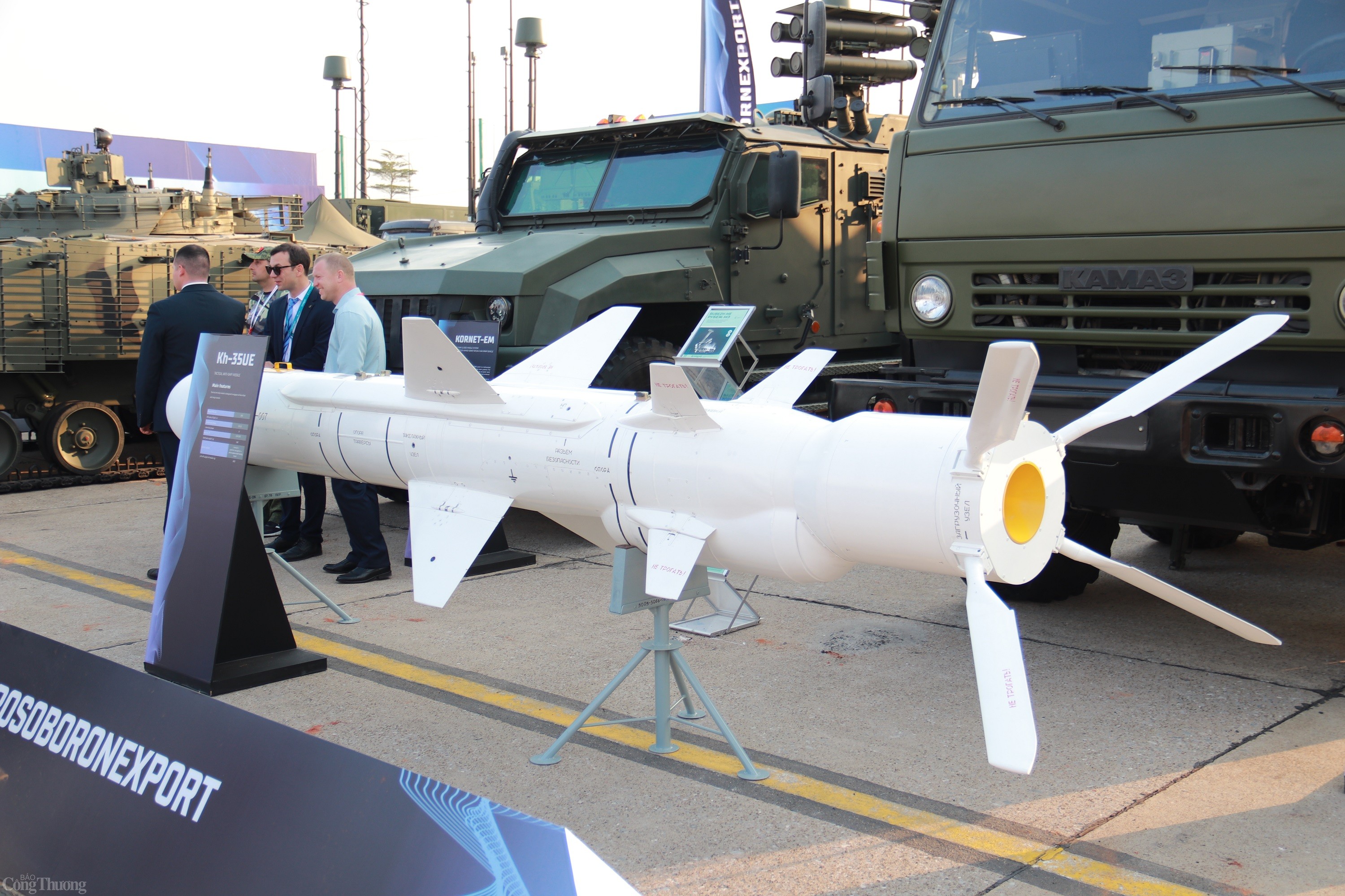 Có gì đặc biệt trong vũ khí lần đầu được Nga trưng bày ở nước ngoài