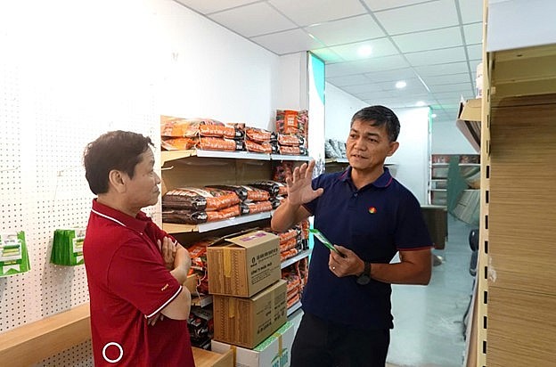 Tổng Giám Đốc PVCFC kiểm tra và giám sát tại cửa hàng Nông nghiệp đô thị đầu tiên ở Tp.HCM Tổng Giám Đốc PVCFC kiểm tra và giám sát tại cửa hàng Nông nghiệp đô thị đầu tiên ở Tp.HCM