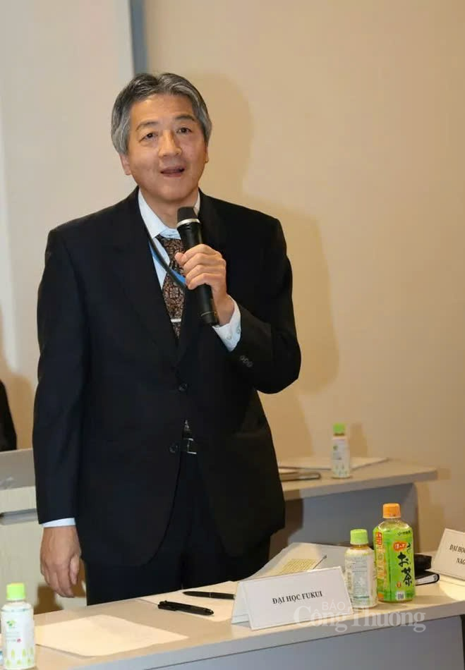 Lãnh đạo Đại học Fukui Nhật Bản tham luận ý kiến tại buổi làm việc Lãnh đạo Đại học Fukui Nhật Bản tham luận ý kiến tại buổi làm việc