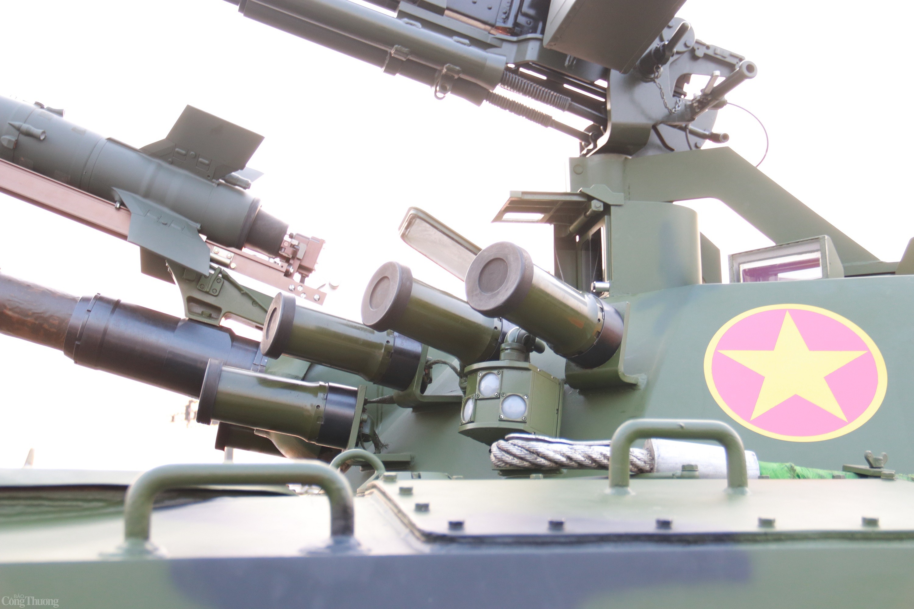 Chuyên gia quốc tế đánh giá cao xe chiến đấu bộ binh XCB-01 của Việt Nam