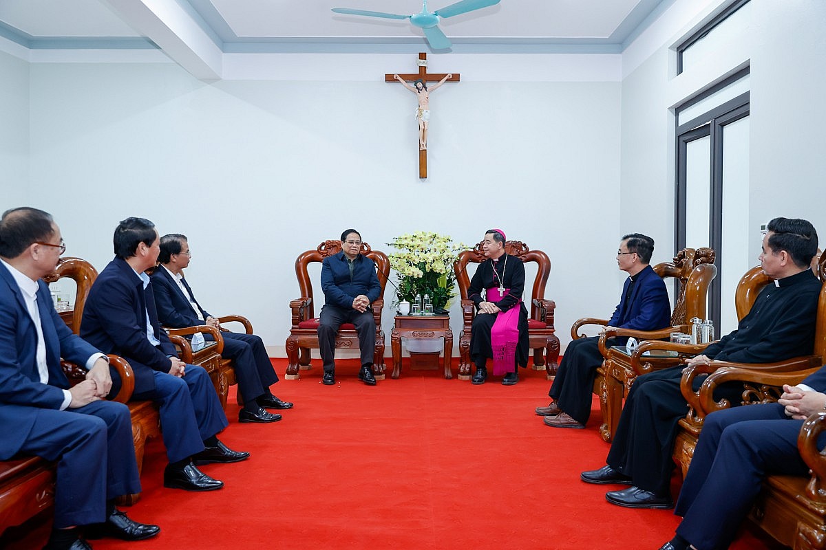 Thủ tướng mong muốn các linh mục, tu sĩ và đồng bào Công giáo tiếp tục thực hiện tốt huấn từ của Giáo hoàng