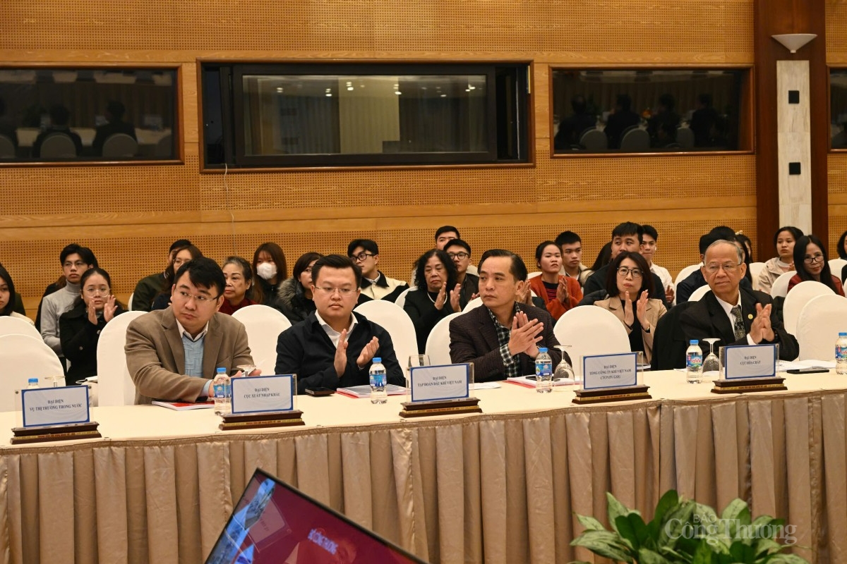 Thứ trưởng Nguyễn Sinh Nhật Tân: Thứ trưởng Nguyễn Sinh Nhật Tân: