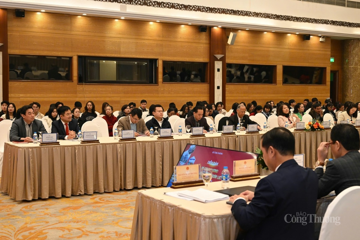 Thứ trưởng Nguyễn Sinh Nhật Tân: Thứ trưởng Nguyễn Sinh Nhật Tân: