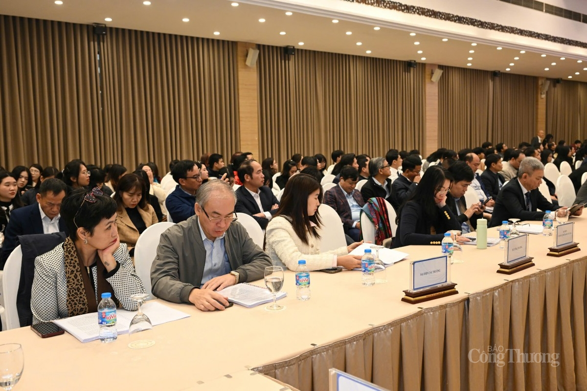 Thứ trưởng Nguyễn Sinh Nhật Tân: Thứ trưởng Nguyễn Sinh Nhật Tân: