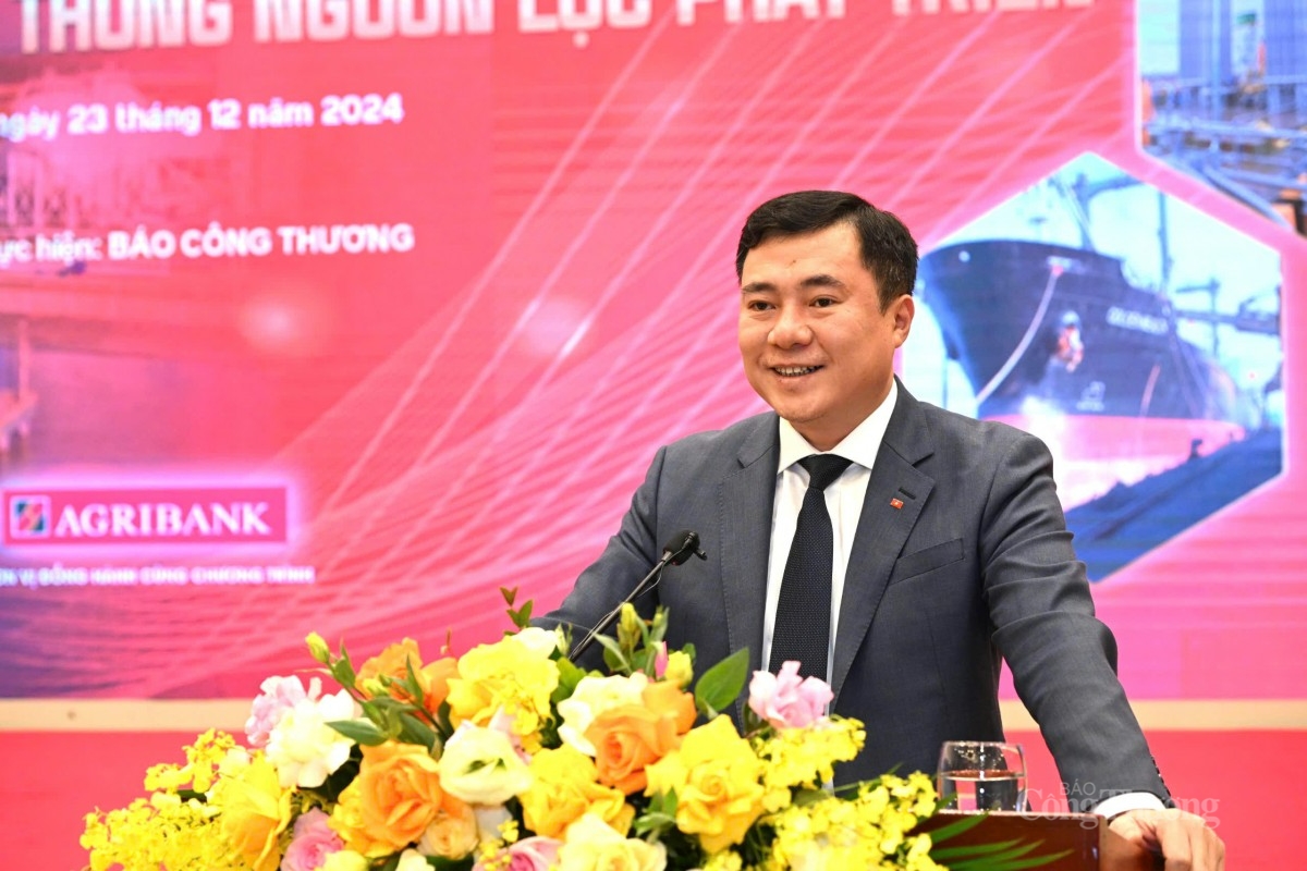 Thứ trưởng Nguyễn Sinh Nhật Tân: Thứ trưởng Nguyễn Sinh Nhật Tân: