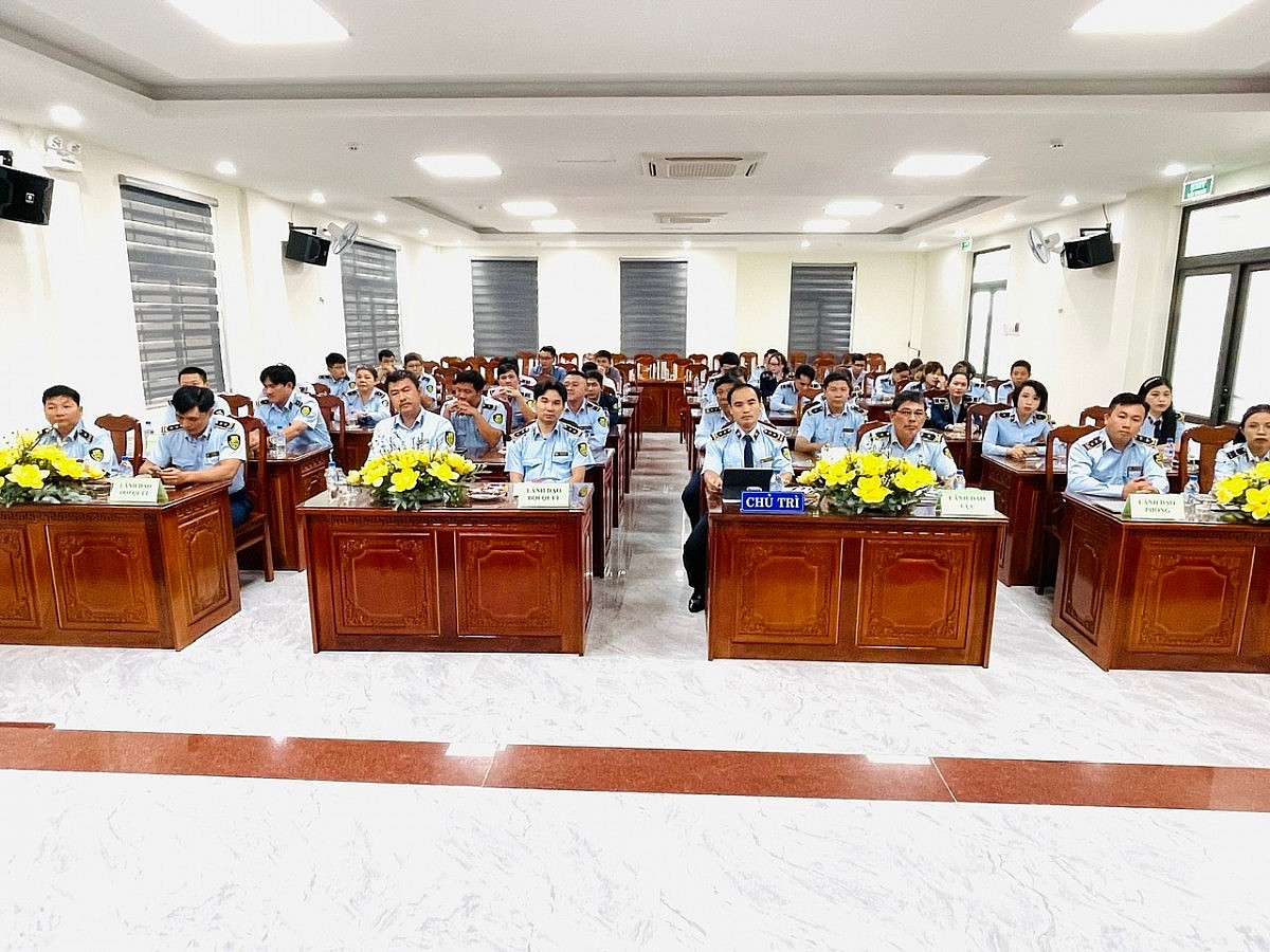 Nhân dân trong cuộc chiến đấu tranh chống buôn lậu, hàng giả, hàng kém chất lượng