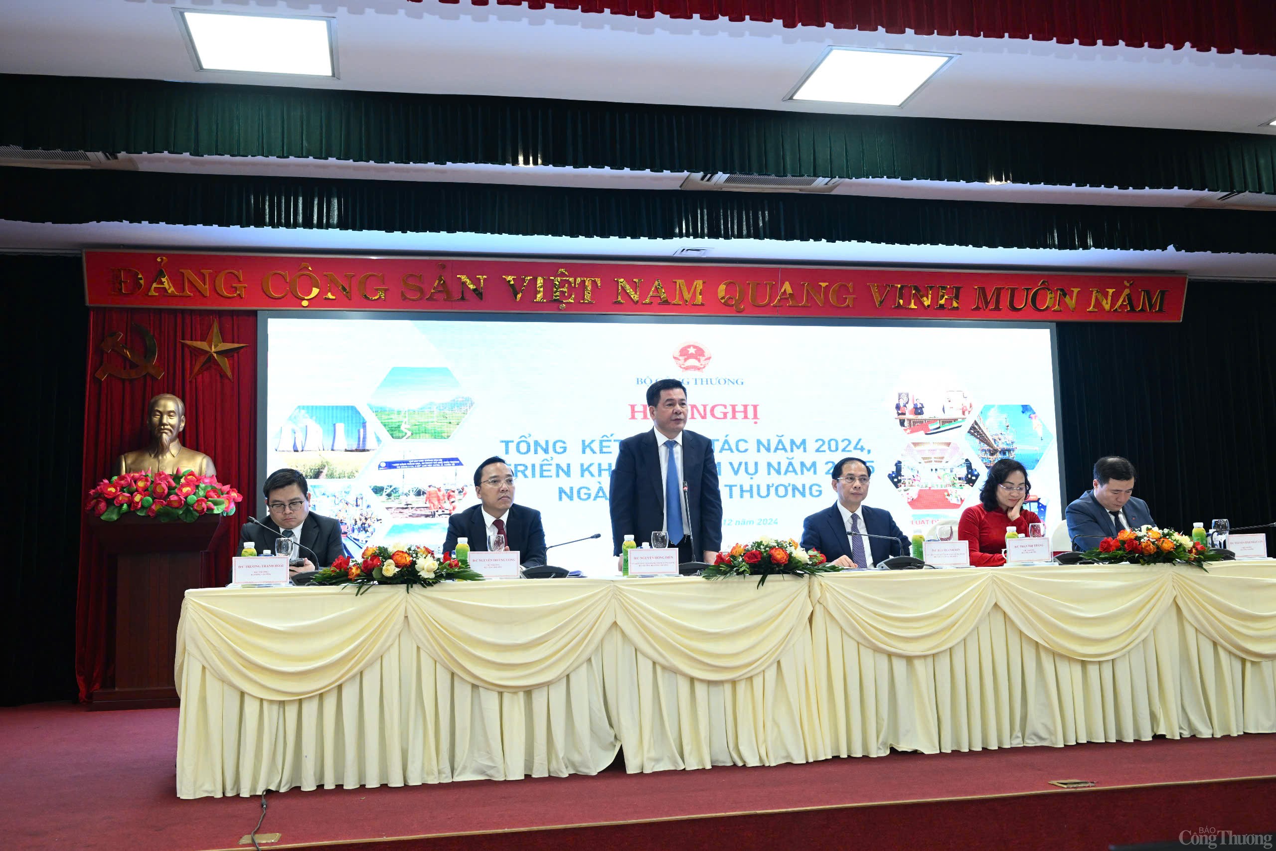 Bộ trưởng Nguyễn Hồng Diên