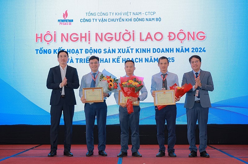 Đồng chí Nguyễn Thanh Bình, Bí thư Đảng ủy, Chủ tịch HĐQT PV GAS chúc mừng tập thể PV GAS SE hoàn thành xuất sắc nhiệm vụ 2024 Đồng chí Nguyễn Thanh Bình, Bí thư Đảng ủy, Chủ tịch HĐQT PV GAS chúc mừng tập thể PV GAS SE hoàn thành xuất sắc nhiệm vụ 2024
