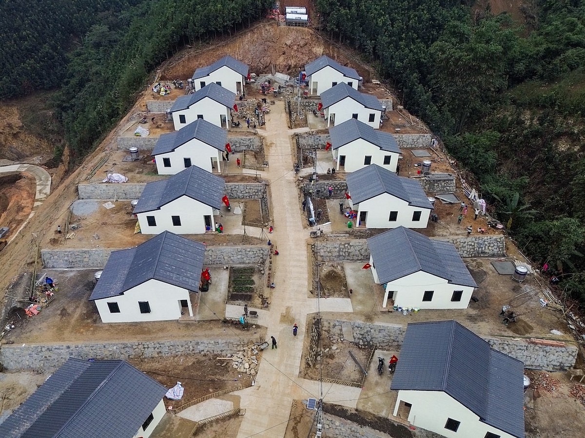 Chính quyền tỉnh Lào Cai cùng với Petrovietnam đã thực hiện đúng cam kết trước Thủ tướng Chính phủ, hoàn thành việc xây dựng để người dân thôn Kho Vàng có thể dọn về nhà mới trước ngày 31/12/2024 Chính quyền tỉnh Lào Cai cùng với Petrovietnam đã thực hiện đúng cam kết trước Thủ tướng Chính phủ, hoàn thành việc xây dựng để người dân thôn Kho Vàng có thể dọn về nhà mới trước ngày 31/12/2024