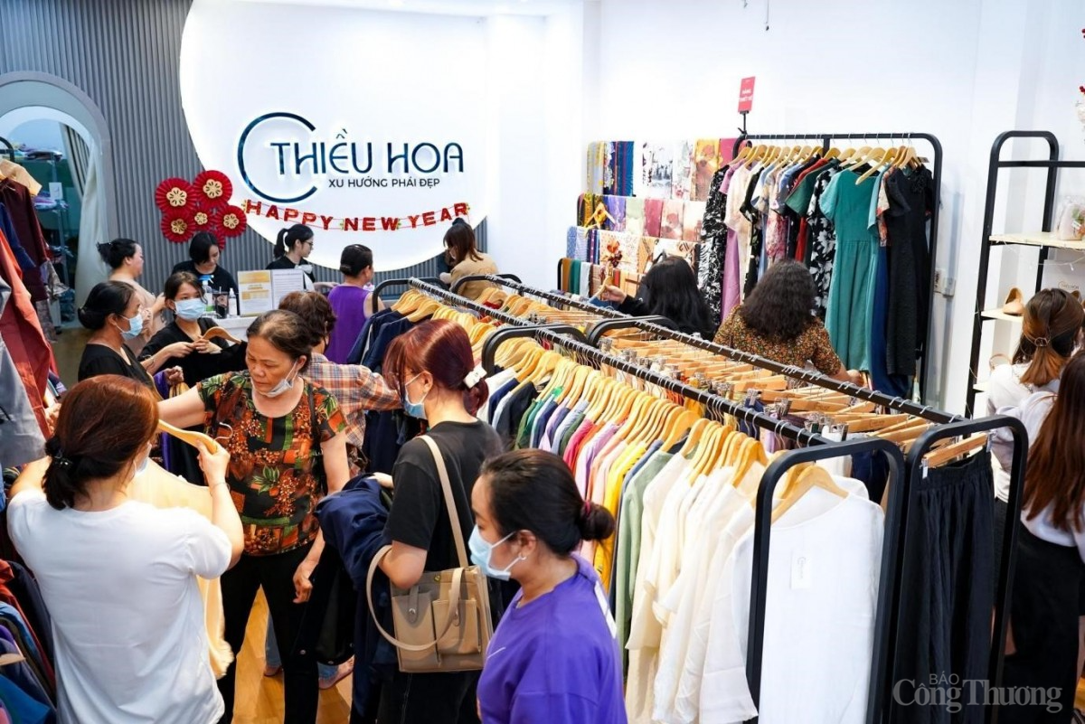 Thiều Hoa ra mắt chiến dịch “Mùa Xuân Của Mẹ” . Thiều Hoa ra mắt chiến dịch “Mùa Xuân Của Mẹ” .